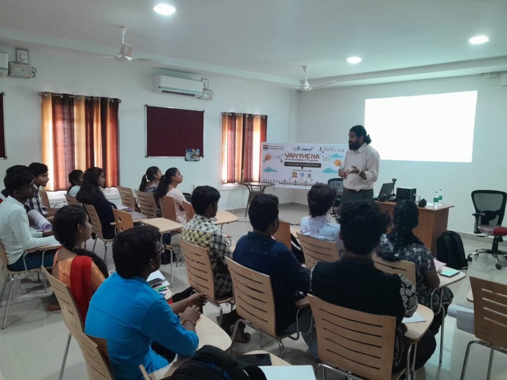 Parasuram Thampi delivering talk on Emotion Management to Entreprenuership students at SreeKrishna Devaraya University 2